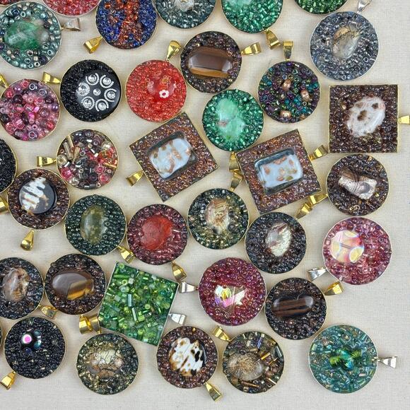Pendant Craft Jewelry Lot - 75+ Multicolor Resin Bead Glass Stone Circle Square - Picture 4 of 10